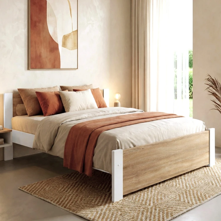 Detale łóżka do sypialni z drewnianym zagłówkiem i białymi wykończeniami.