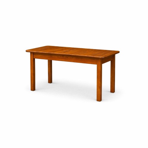 Elegancki prostokątny stół z litego drewna w ciepłym odcieniu.